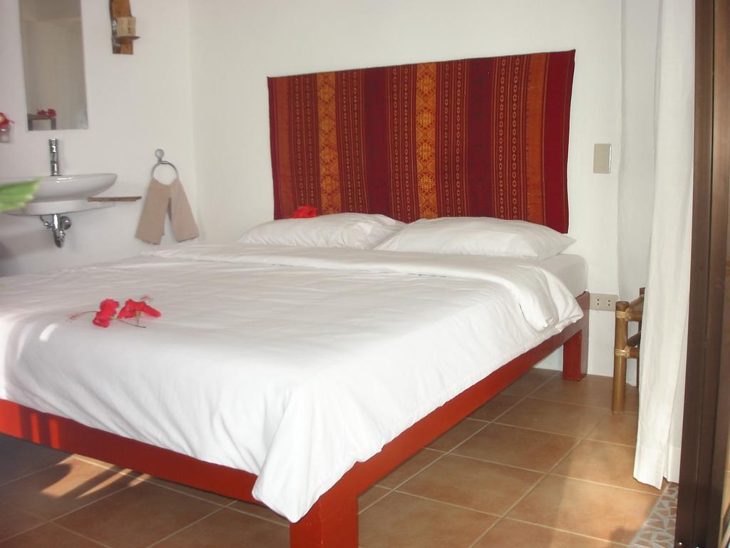 Artista Beach Villa Balabag  Zimmer foto