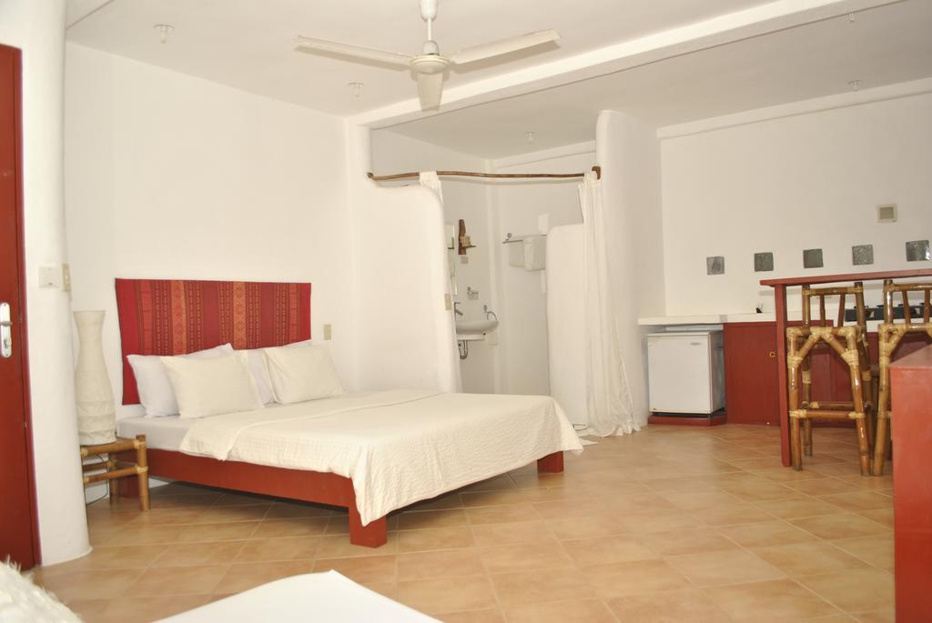 Artista Beach Villa Balabag  Zimmer foto