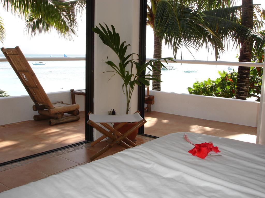 Artista Beach Villa Balabag  Zimmer foto