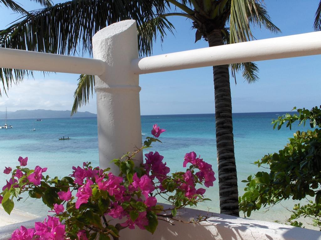 Artista Beach Villa Balabag  Zimmer foto