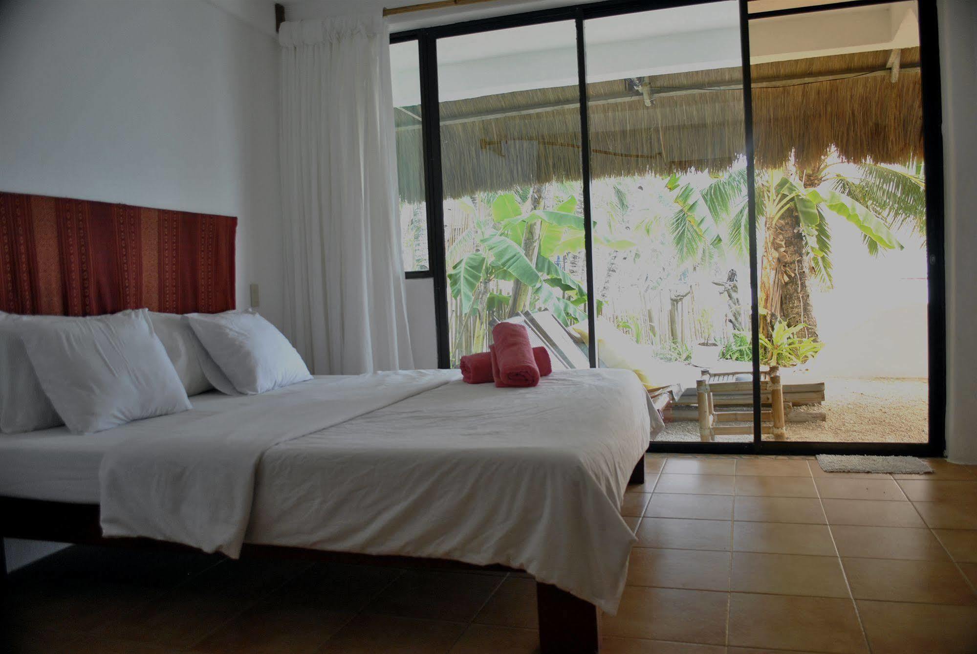 Artista Beach Villa Balabag  Exterior foto