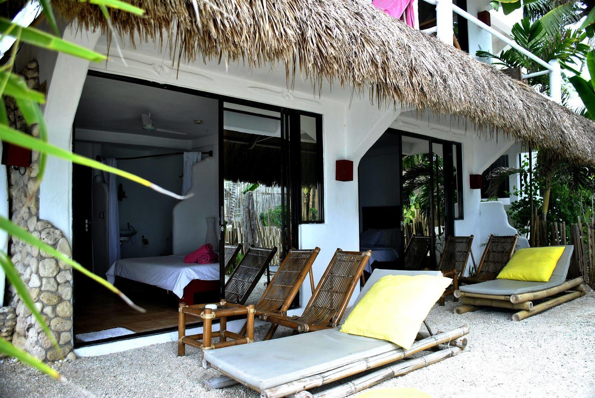 Artista Beach Villa Balabag  Exterior foto
