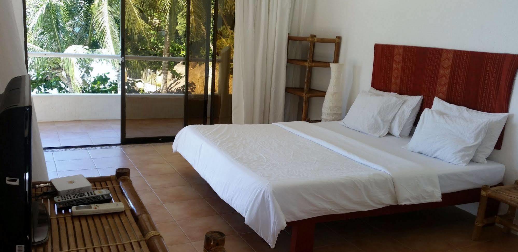 Artista Beach Villa Balabag  Exterior foto